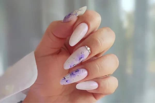 Eleganckie paznokcie na lato: najnowsze trendy, stylizacje i pielęgnacja Eleganckie paznokcie na lato: najnowsze trendy, stylizacje i pielęgnacja