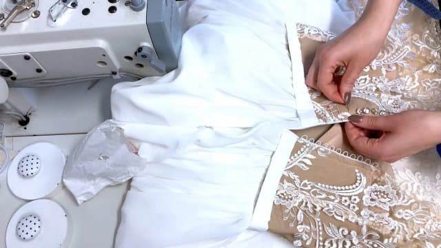 Jak uszyć suknię balową – praktyczne porady i krok po kroku instrukcja